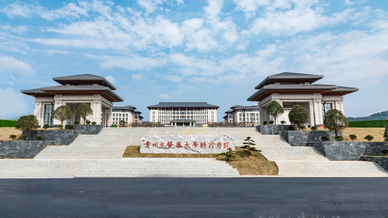 學校大門。趙爽攝