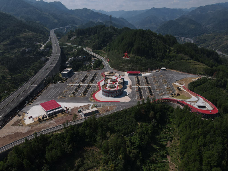大婁山服務區被列入全國首批四個長征主題高速公路特色服務區之一。貴州高速公路集團有限公司供圖