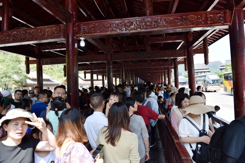 貴州荔波迎來旅游高峰。