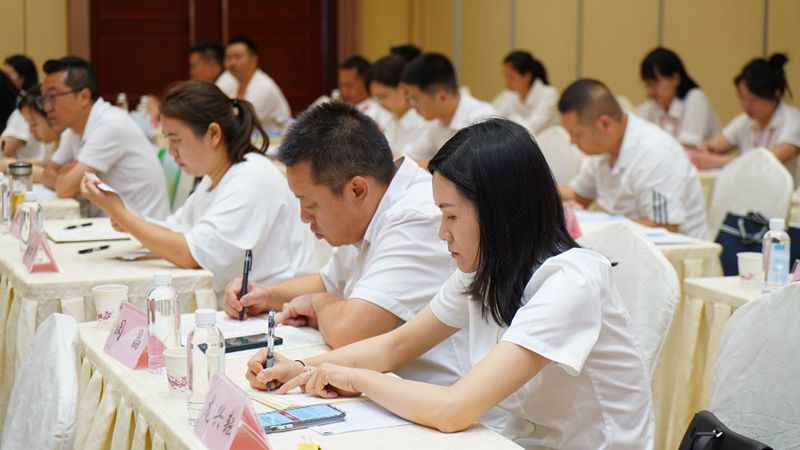 觀山湖區一體化監督執紀執法協作單位紀檢監察干部能力素質提升培訓班上，學員正在認真聽課。觀山湖區紀委監委供圖_副本