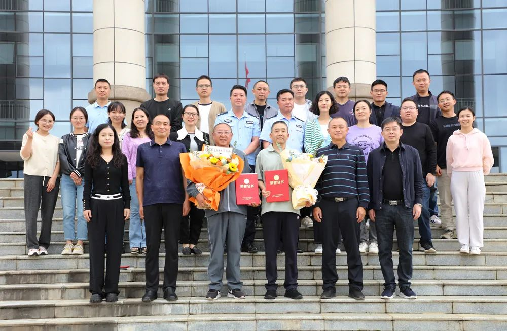 合影留念。