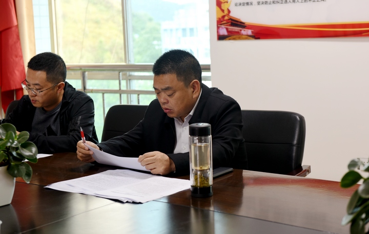 唐友波（右一）調研督導鞏固拓展脫貧攻堅成果同鄉村振興有效銜接工作。