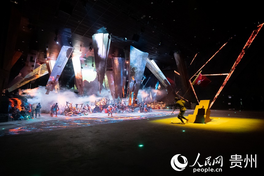 《紅飄帶·偉大征程》血火洗禮篇章。人民網記者 涂敏 攝