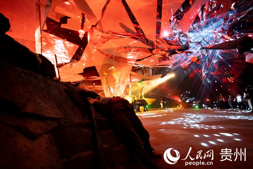 《紅飄帶·偉大征程》血火洗禮篇章。人民網記者 涂敏 攝