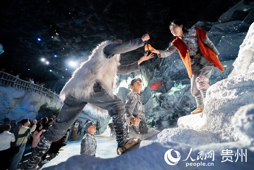 《紅飄帶·偉大征程》砥礪征途篇章。人民網記者 涂敏 攝