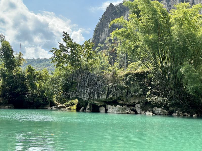 竹林與碧波相映成趣。何宇澈攝