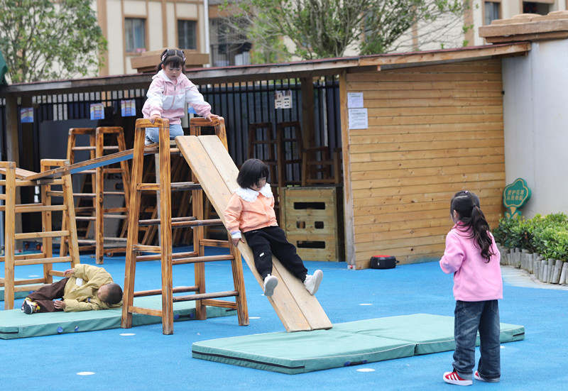 高質量發展調研行｜ 寫好“后半篇文章”讓易地搬遷兒童快樂成長【6】