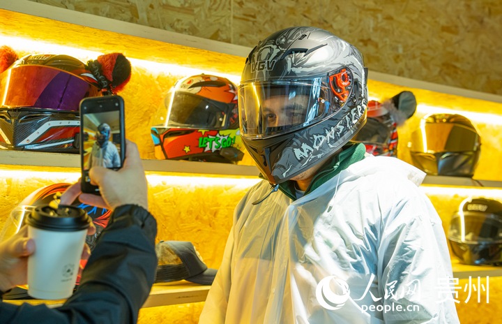 拍照留念。人民網  陽茜攝