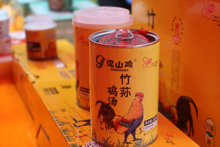 紅托竹蓀的深加工產品。楊锏攝