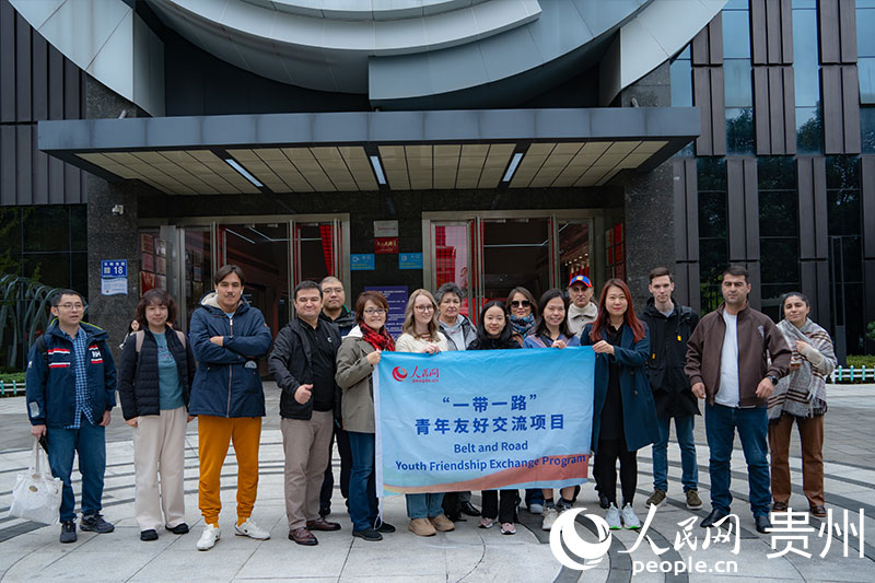 合影留念。人民網 陽茜攝