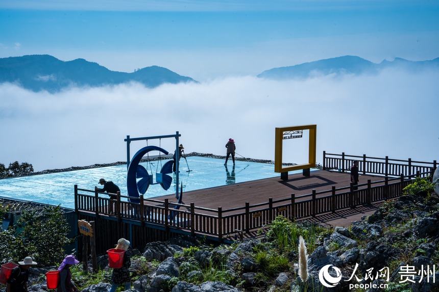 化屋野奢度假營地內建設有“天空之境”拍照打卡地。人民網 陽茜攝