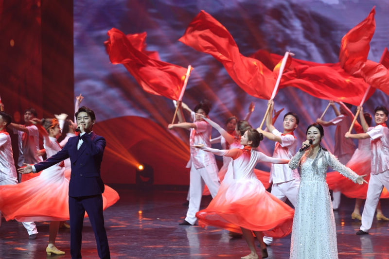 歌舞《新的天地》。