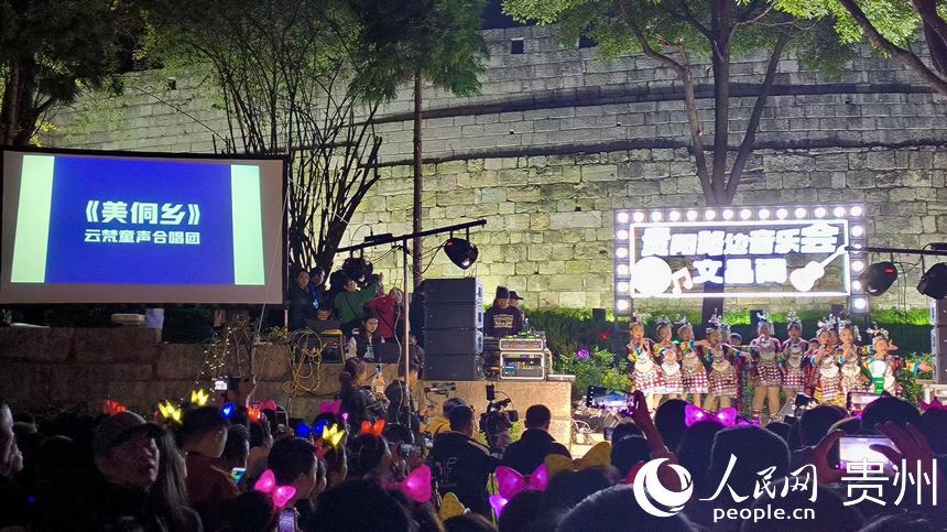 現場氣氛熱烈。人民網 李麗萍攝