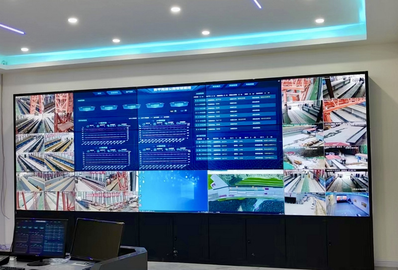 智慧監控指揮中心。貴平高速12標段供圖