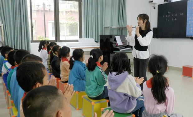 盧偉娟：東西協作育桃李 真情支教暖人心