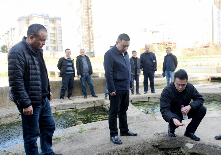 唐友波開展“四下基層”暨巡河工作。