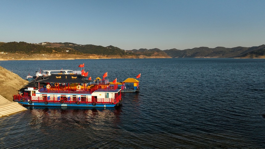 支嘎阿魯湖風光（無人機照片）。