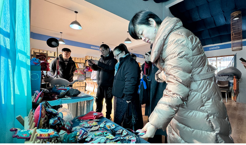 調研組在臺江翁你河苗文化發展有限公司調研。