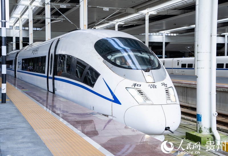 貴南高鐵正式開通運營。人民網 陽茜攝