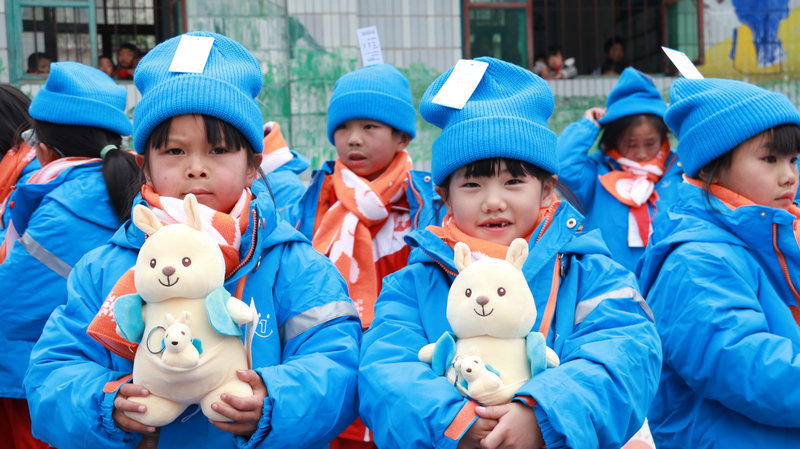 收到“溫暖”的學生們。