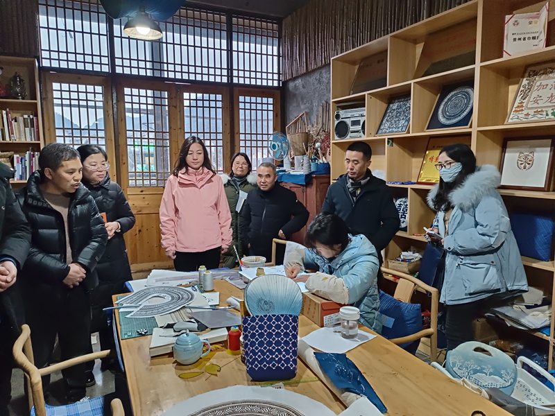 調研社區工作。