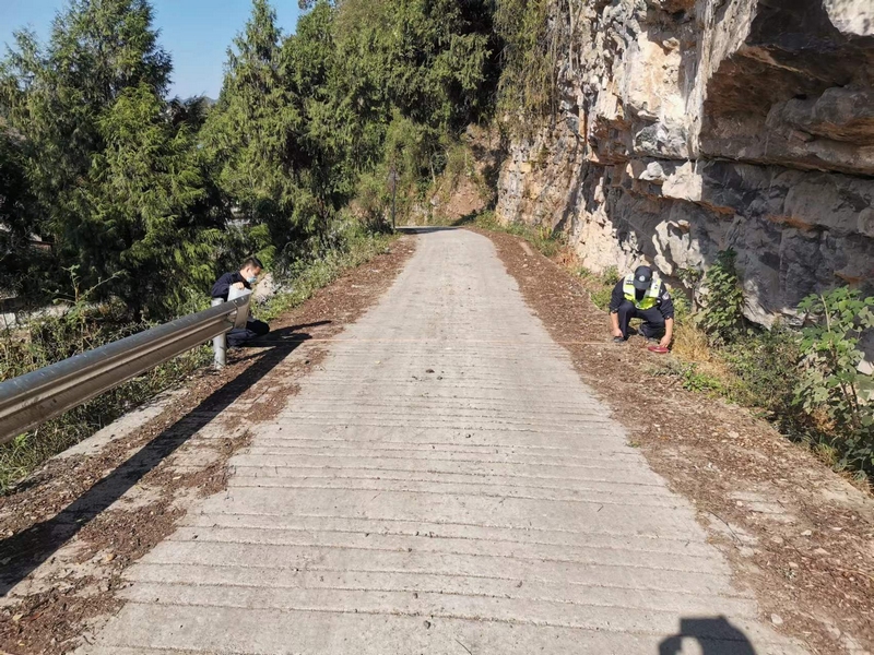 鑒定中心人員聯合公安機關到事故現場開展技術鑒定。貴州警察學院司法鑒定中心供圖