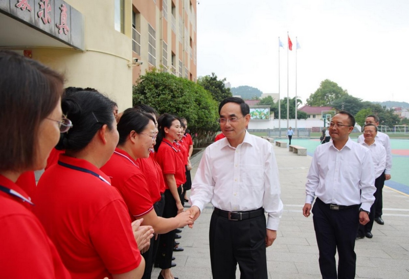 9月8日，在第39個教師節即將來臨之際，省委書記、省人大常委會主任徐麟在貴陽市調研教育工作，并看望慰問教師，代表省委、省政府向全省廣大教師和教育工作者致以節日祝福和誠摯問候。他強調，要深入學習貫徹習近平總書記關于建設教育強國的重要論述，加快推進教育現代化，用心用情用力辦好人民滿意的教育，為中國式現代化的貴州實踐提供有力支撐。