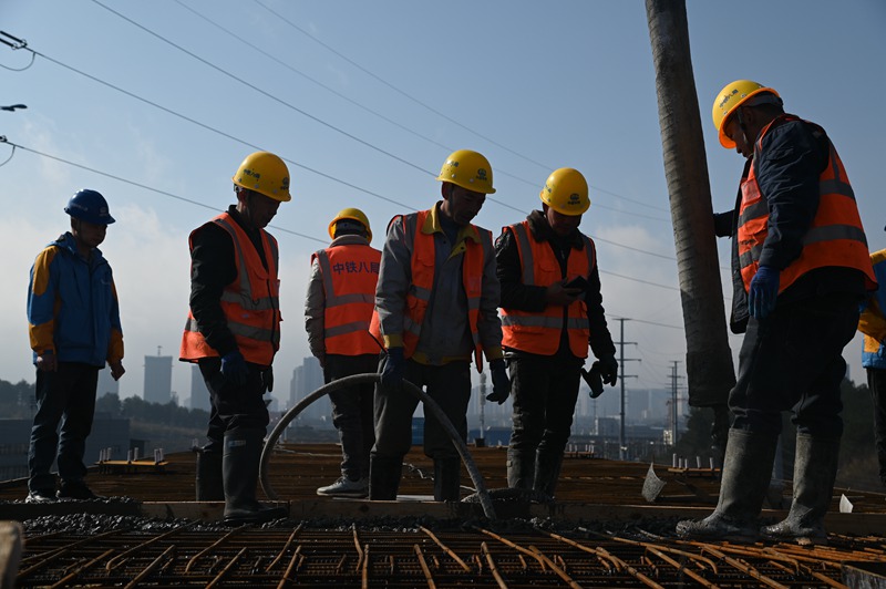 圖為貴陽有軌電車T2線施工現場。