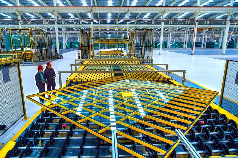 黔玻永太玻璃生產車間。