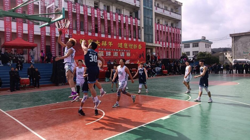 1 修文縣六桶鎮：“村BA”賽出“龍馬精神”