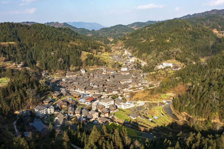 貴州省從江縣往洞鎮增沖村村寨全景（無人機照片）。