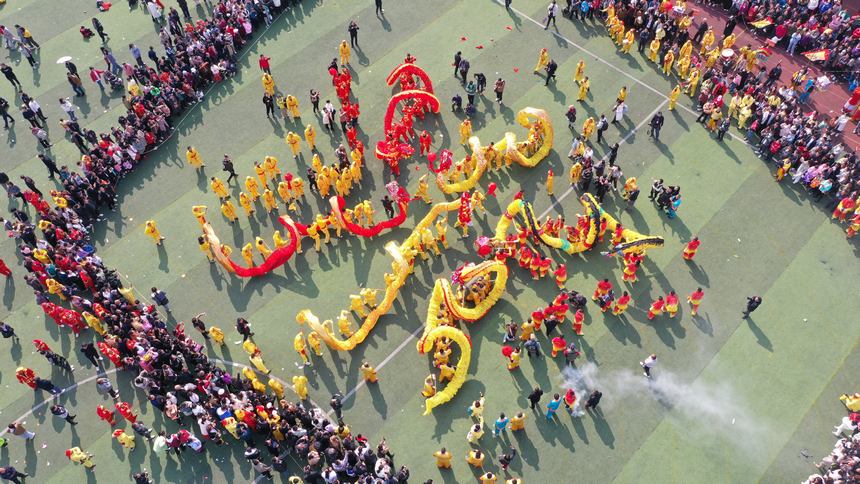 “六龍搶寶”場面壯觀。石阡縣融媒體中心供圖