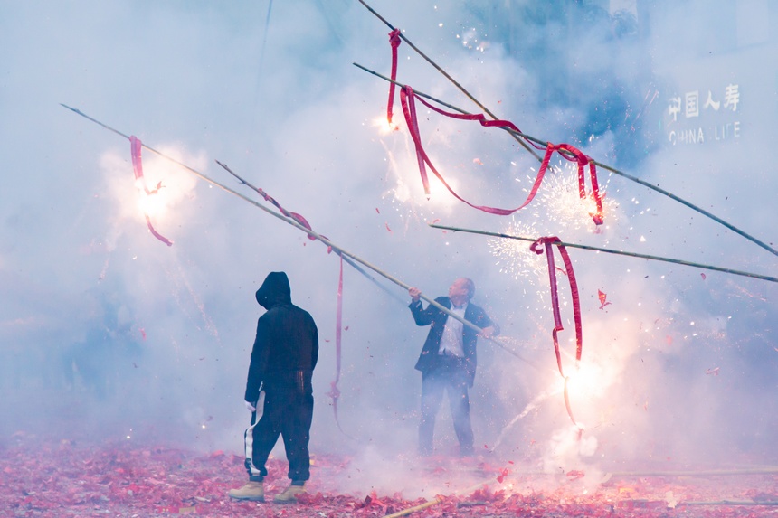 德江“炸龍”慶元宵現場。彭興健攝