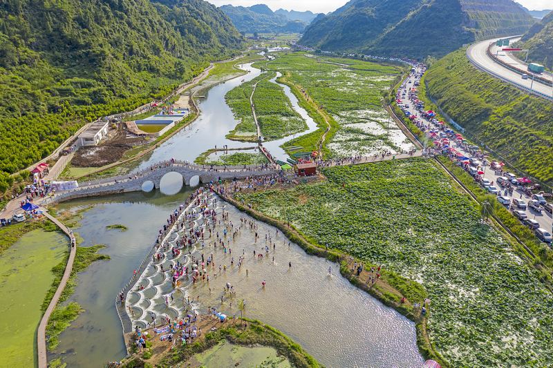 2 安順經開區十里荷廊。  陳忠貴攝.jpg