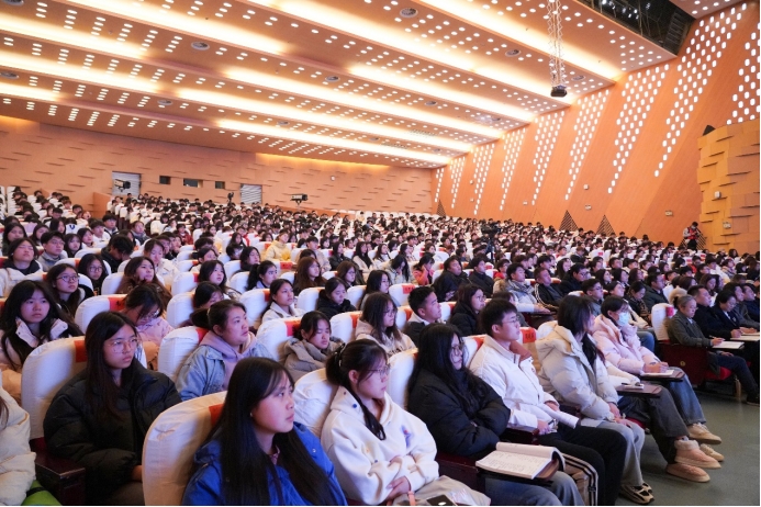 貴州民族大學“開學第一課”現場。