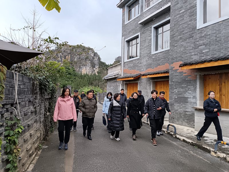 2、深入實地調研。