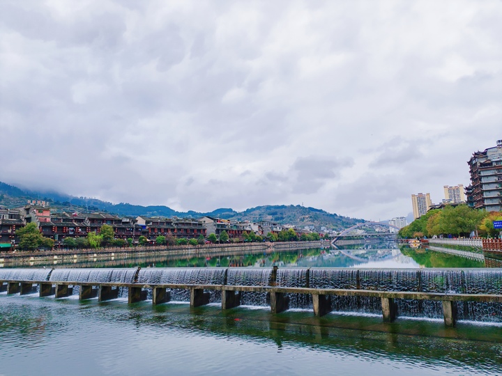 石阡縣城市一角。