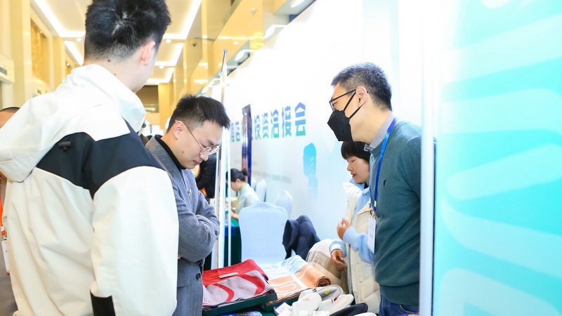 會場外布置了數十款特色文旅產品展示。圖片由貴旅集團提供