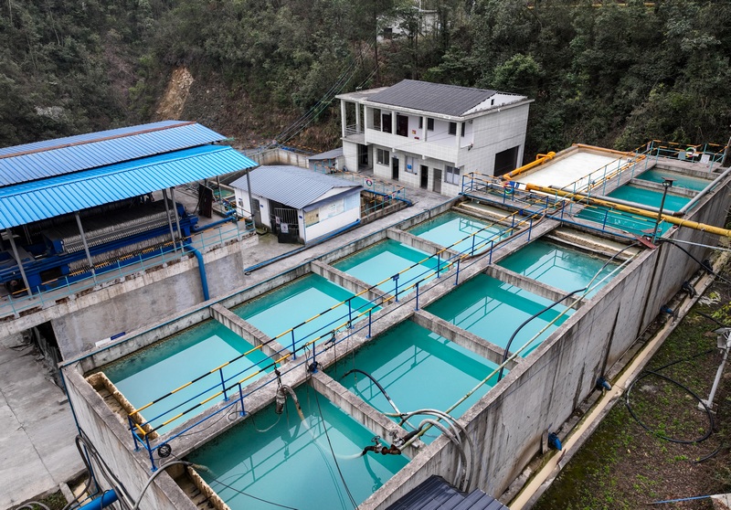 天柱化工礦業開發有限責任公司的污水處理系統。