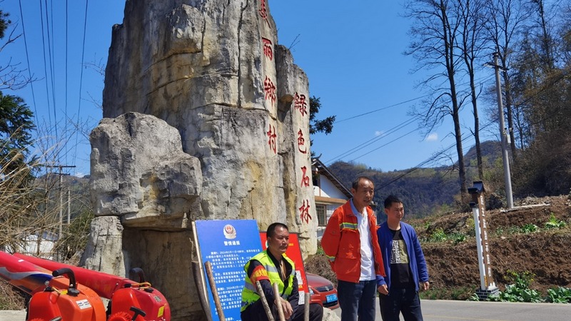 修文縣各部門、鄉（鎮、街道）積極應對，縣鄉村三級合力打好森林防火攻堅戰。 修文縣融媒體中心姜繼恒 攝.jpg