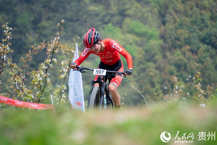 4 參賽選手在比賽中。人民網記者 涂敏 攝