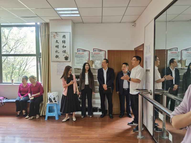 走訪活動。