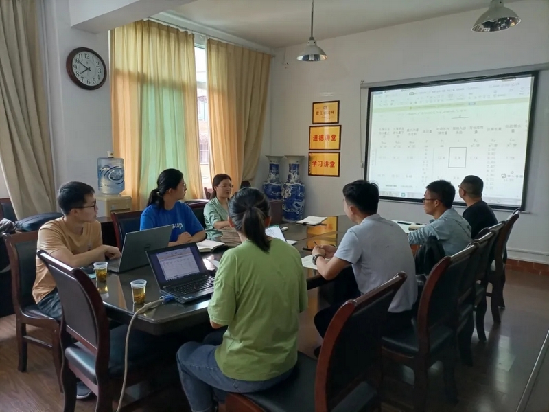 商崇菊主持項目討論。