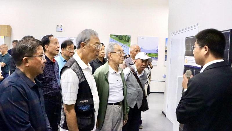 貴州長通威寧新能源有限公司有關負責同志作講解。