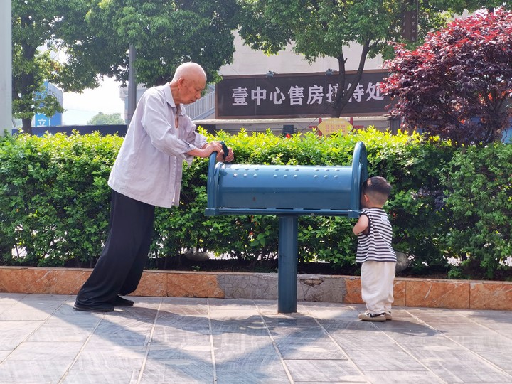 市政設施“微更新” 群眾生活更舒心。