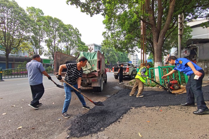 市政設施“微更新” 群眾生活更舒心。