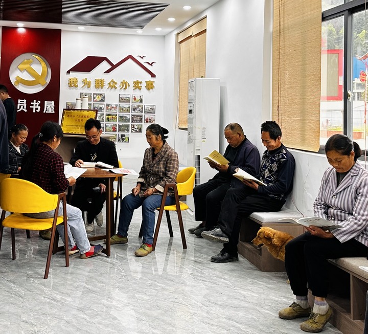 簸箕壩村開展讀書系列活動。