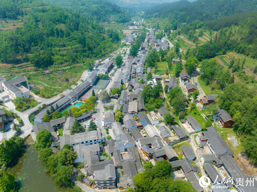 航拍偏坡鄉。人民網 陽茜攝