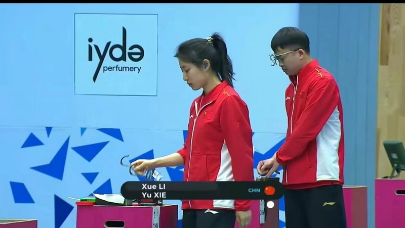 李雪（左）、謝瑜比賽現場。