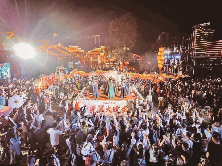 中南門非遺篝火晚會。
